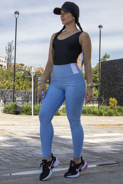 Licra Unrestricted Azul Cielo Con Bolsillos