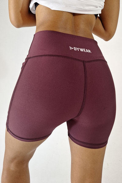 Short Unrestricted Vino Tinto Con Bolsillos